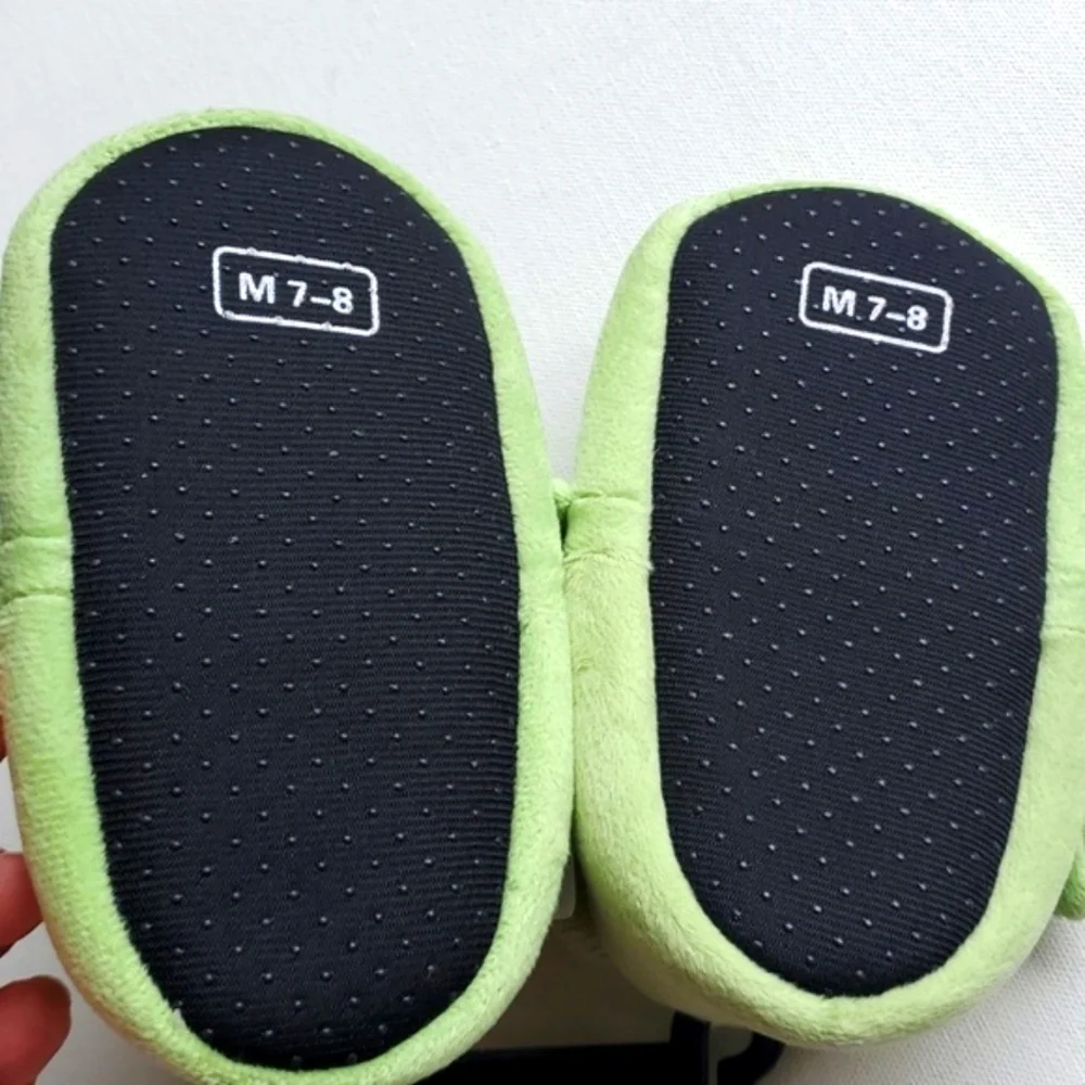 Disney StarWars Mandalorian Baby Yoda Green Plush Slippers Size Medium 7-8 yrs